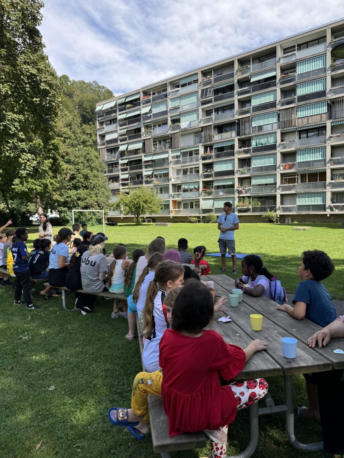 Einweihungsfest: Spielkiste und Klettermikado im Gyrischachen